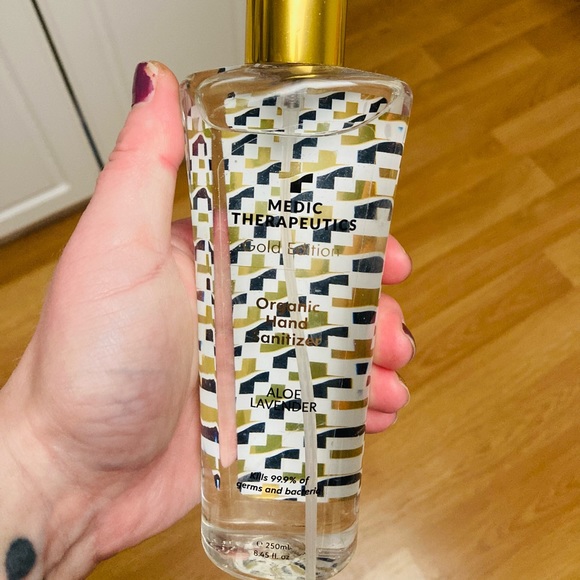 @dhibal New 💫 Medic Therapeutics Gold Edition “Aloe Lavender” Hand Sanitizer - Picture 1 of 2